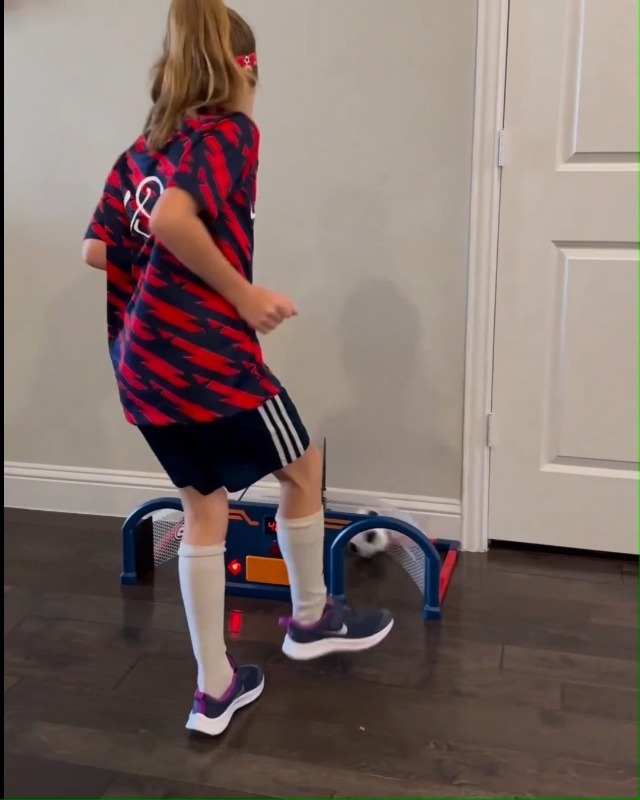 3時までで明日着 サッカーラウンドアバウトアーケード Amazon | Soccer